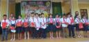 nha truong va phu huy tang qua cho hs nngeo can ngheo kho khan.JPG-1 - 